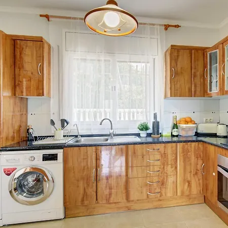 Villa Roses With Swimming Pool & Mountain View Lloret de Mar