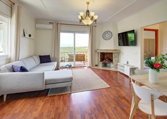 Roses With Swimming Pool & Mountain View Вілла