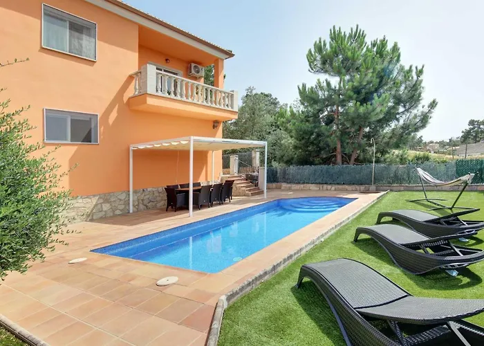 Roses With Swimming Pool & Mountain View Вілла