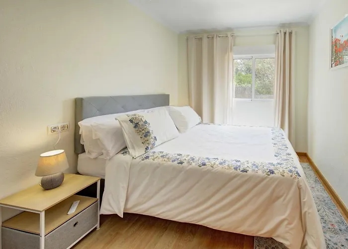 Roses With Swimming Pool & Mountain View Вілла