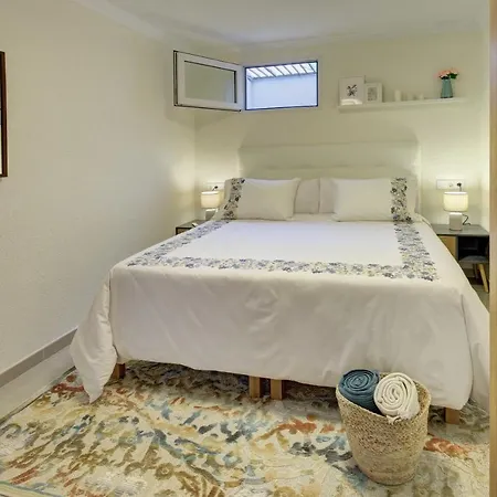 Villa Roses With Swimming Pool & Mountain View Lloret de Mar