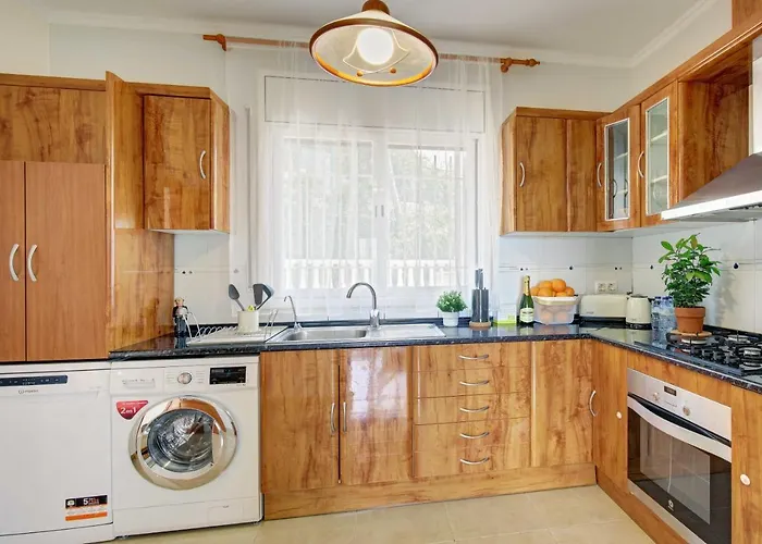 Villa Roses With Swimming Pool & Mountain View Lloret de Mar