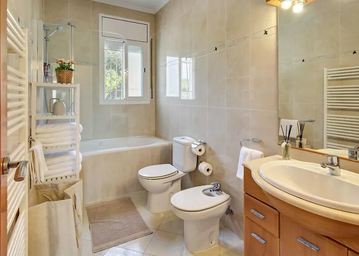 Roses With Swimming Pool & Mountain View Villa Lloret de Mar