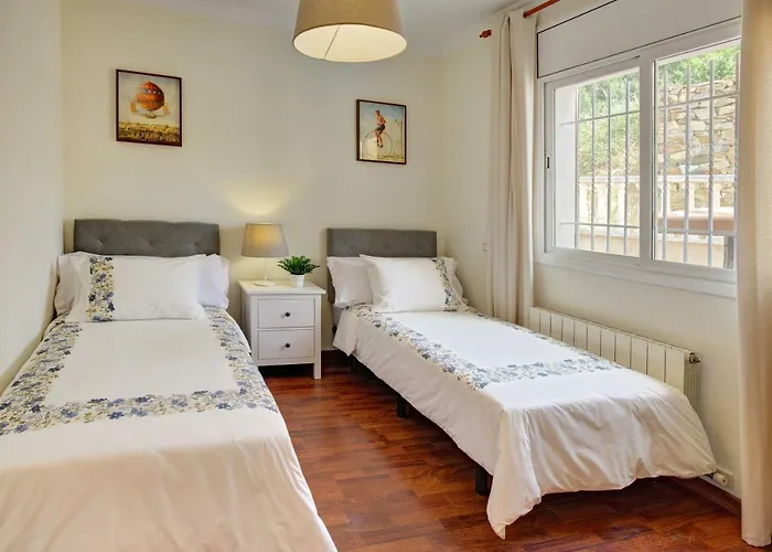 Villa Roses With Swimming Pool & Mountain View Lloret de Mar