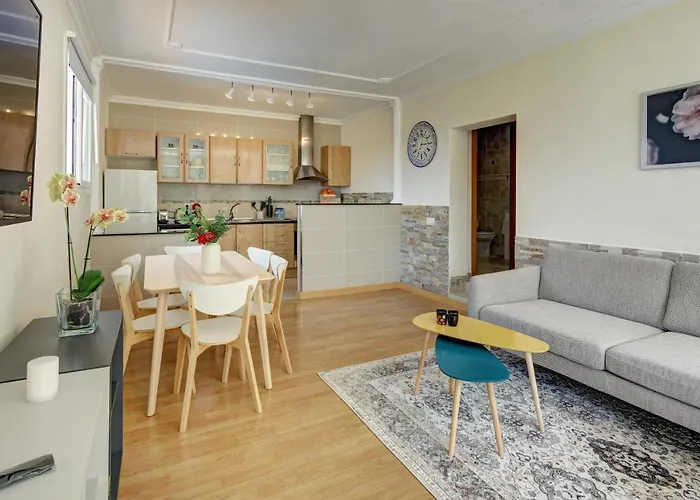 Roses With Swimming Pool & Mountain View * Lloret de Mar