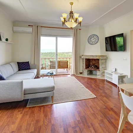 Roses With Swimming Pool & Mountain View Vila